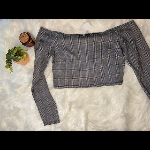 Charlotte Russe Crop Top - Picture 2 of 9